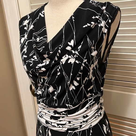 Adrianna Papell Floral Bodycon Dress in Black and White, Size 8 - Picture 7 of 16